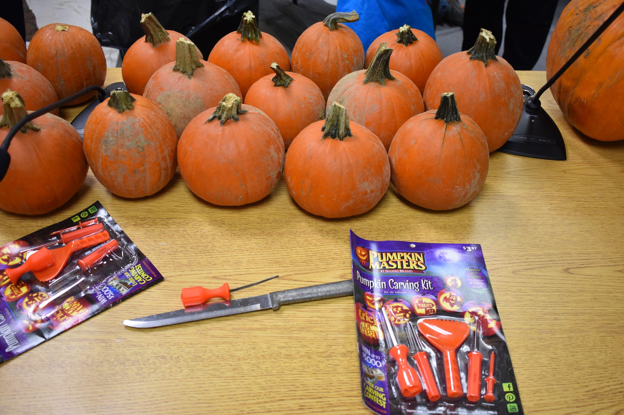 Pumpkins and Carving kit